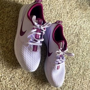 Like new Women’s Nike golf shoes!